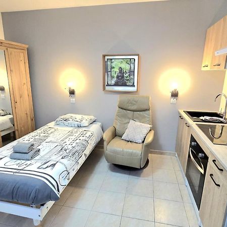 Residences Les Sansonnets "Appartements & Studios" Жонзак Екстериор снимка
