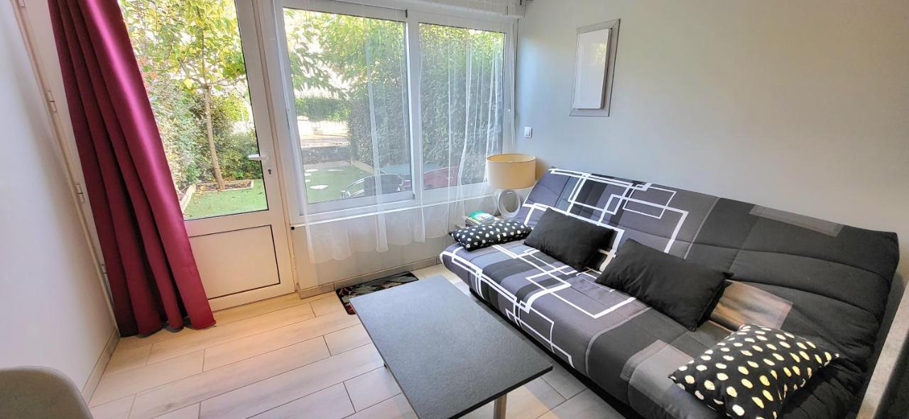 Residences Les Sansonnets "Appartements & Studios" Жонзак Екстериор снимка