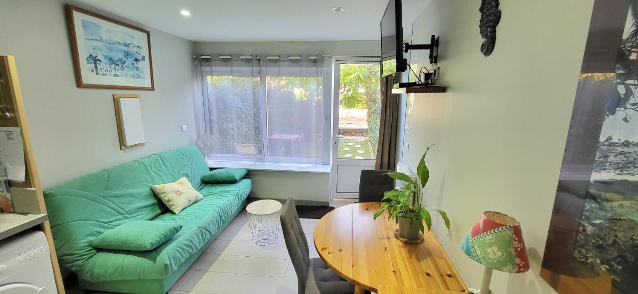 Residences Les Sansonnets "Appartements & Studios" Жонзак Екстериор снимка