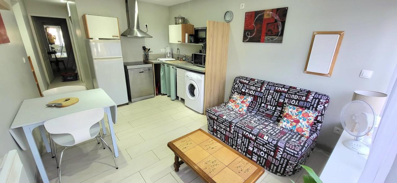 Residences Les Sansonnets "Appartements & Studios" Жонзак Екстериор снимка