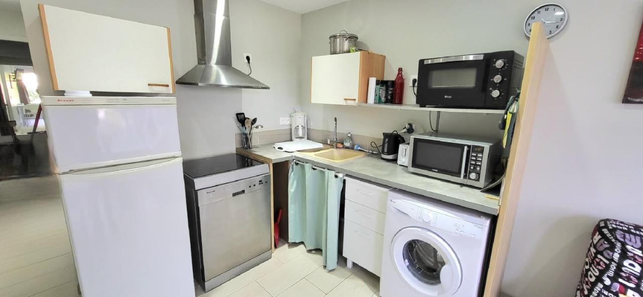 Residences Les Sansonnets "Appartements & Studios" Жонзак Екстериор снимка