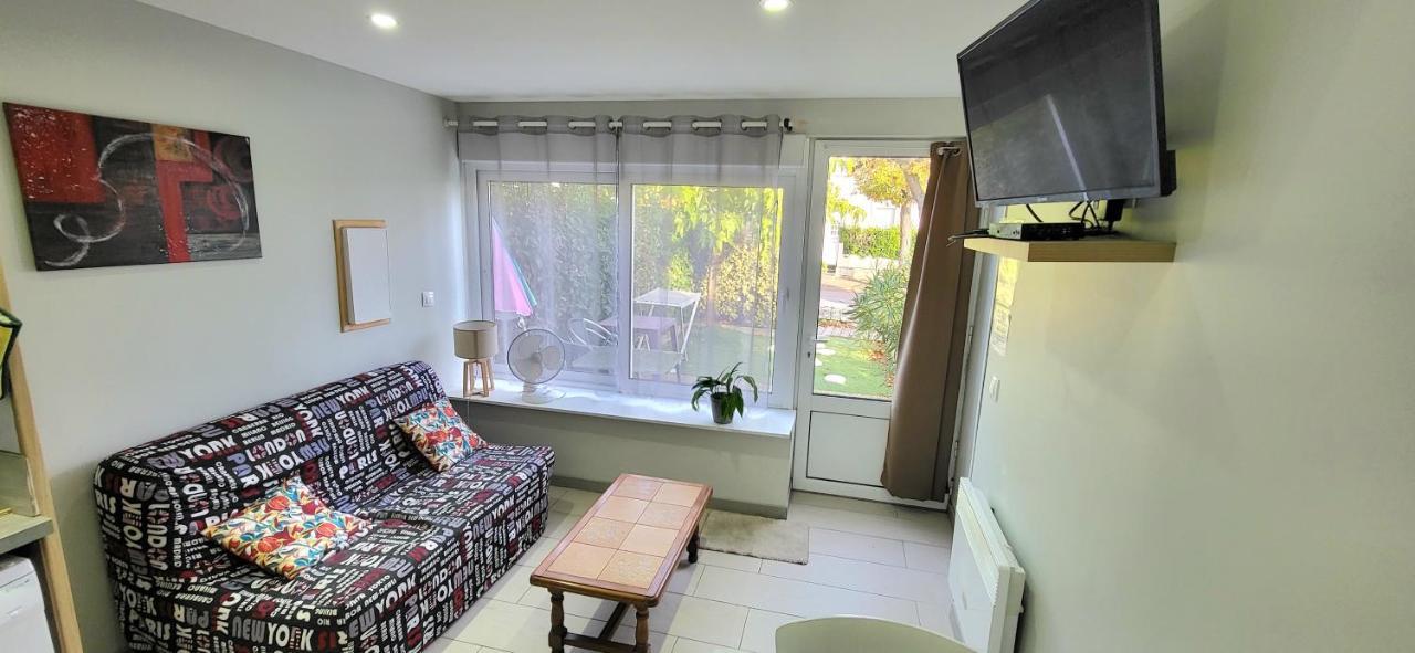 Residences Les Sansonnets "Appartements & Studios" Жонзак Екстериор снимка