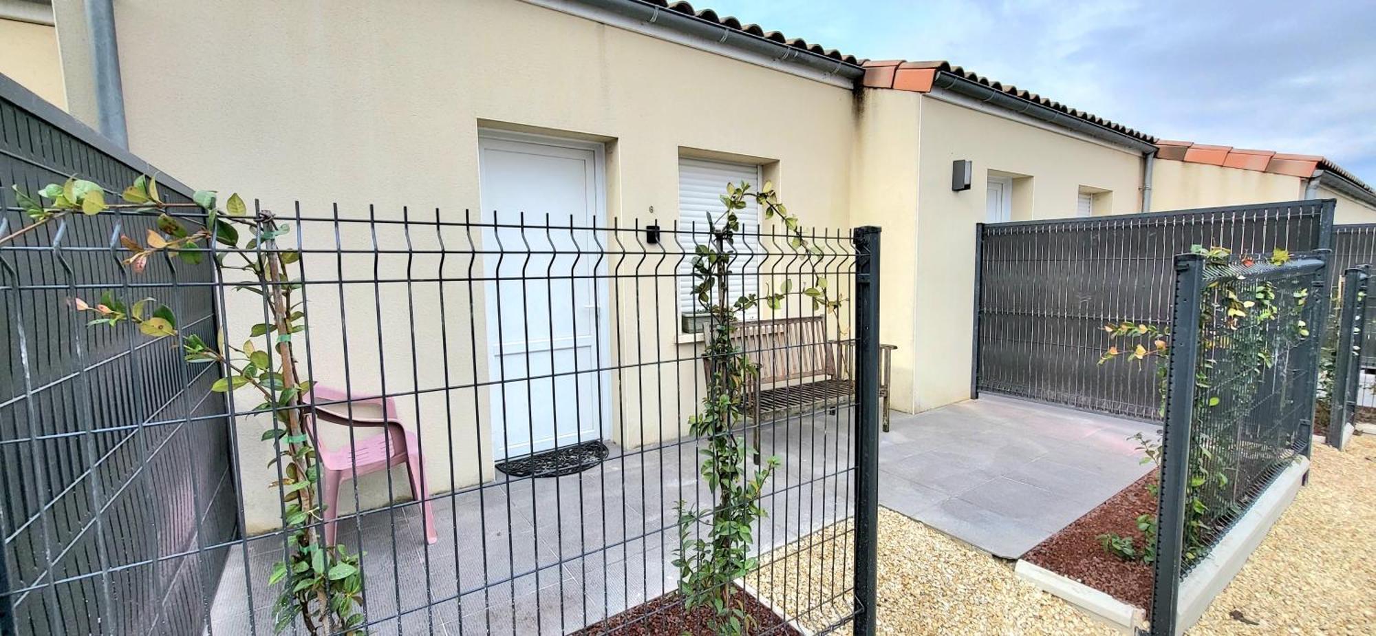 Residences Les Sansonnets "Appartements & Studios" Жонзак Екстериор снимка