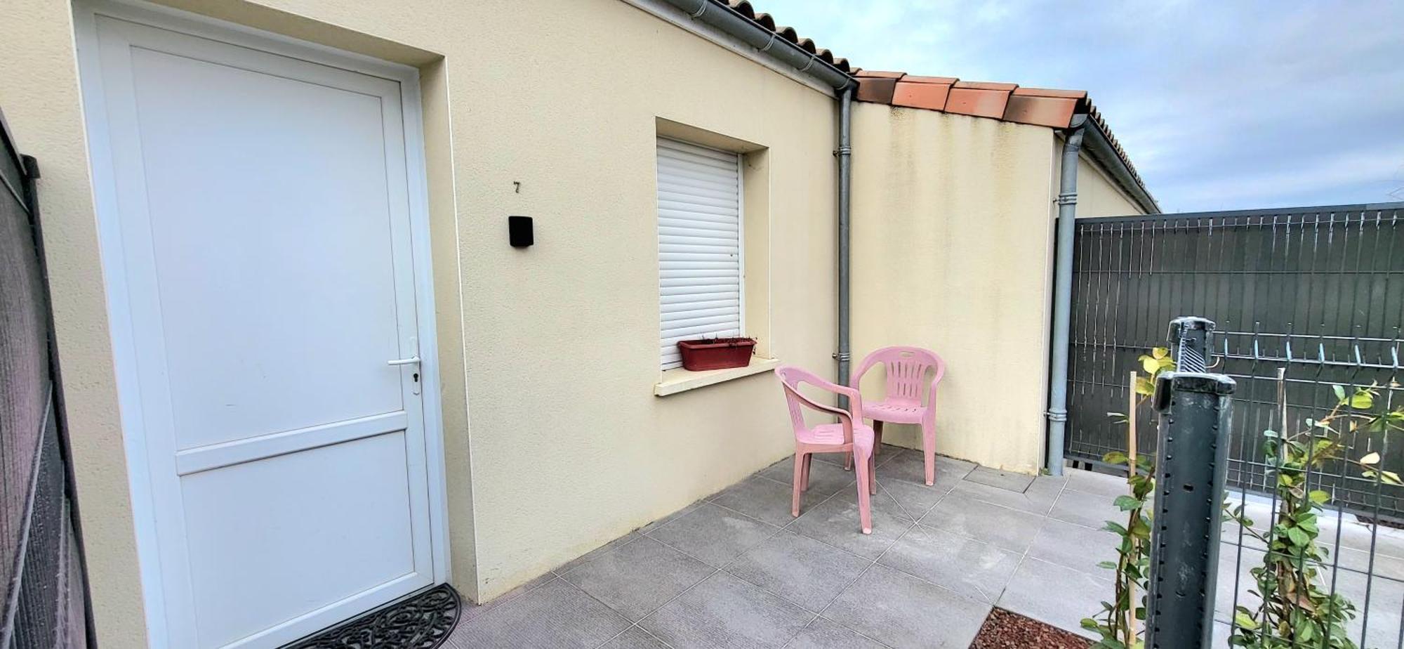 Residences Les Sansonnets "Appartements & Studios" Жонзак Екстериор снимка