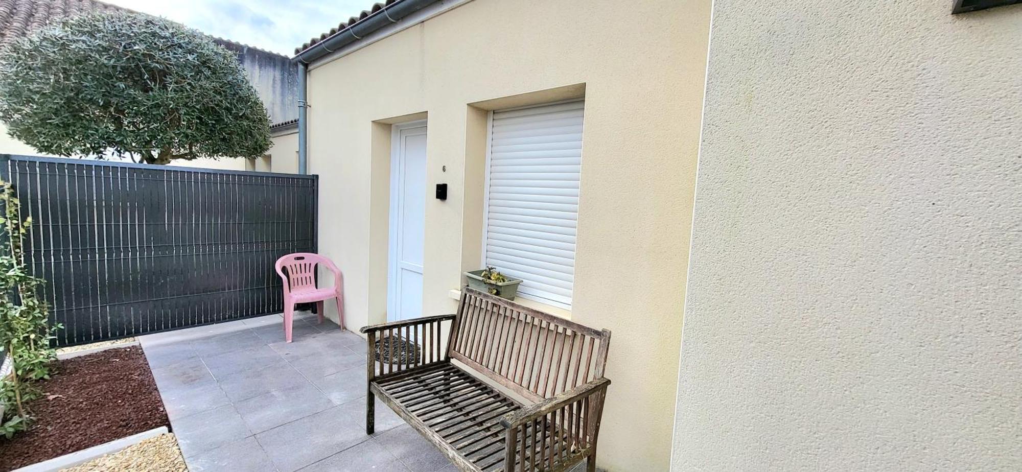 Residences Les Sansonnets "Appartements & Studios" Жонзак Екстериор снимка