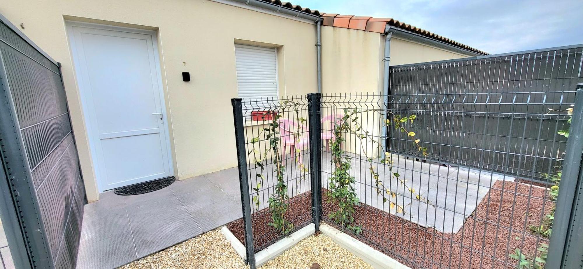 Residences Les Sansonnets "Appartements & Studios" Жонзак Екстериор снимка