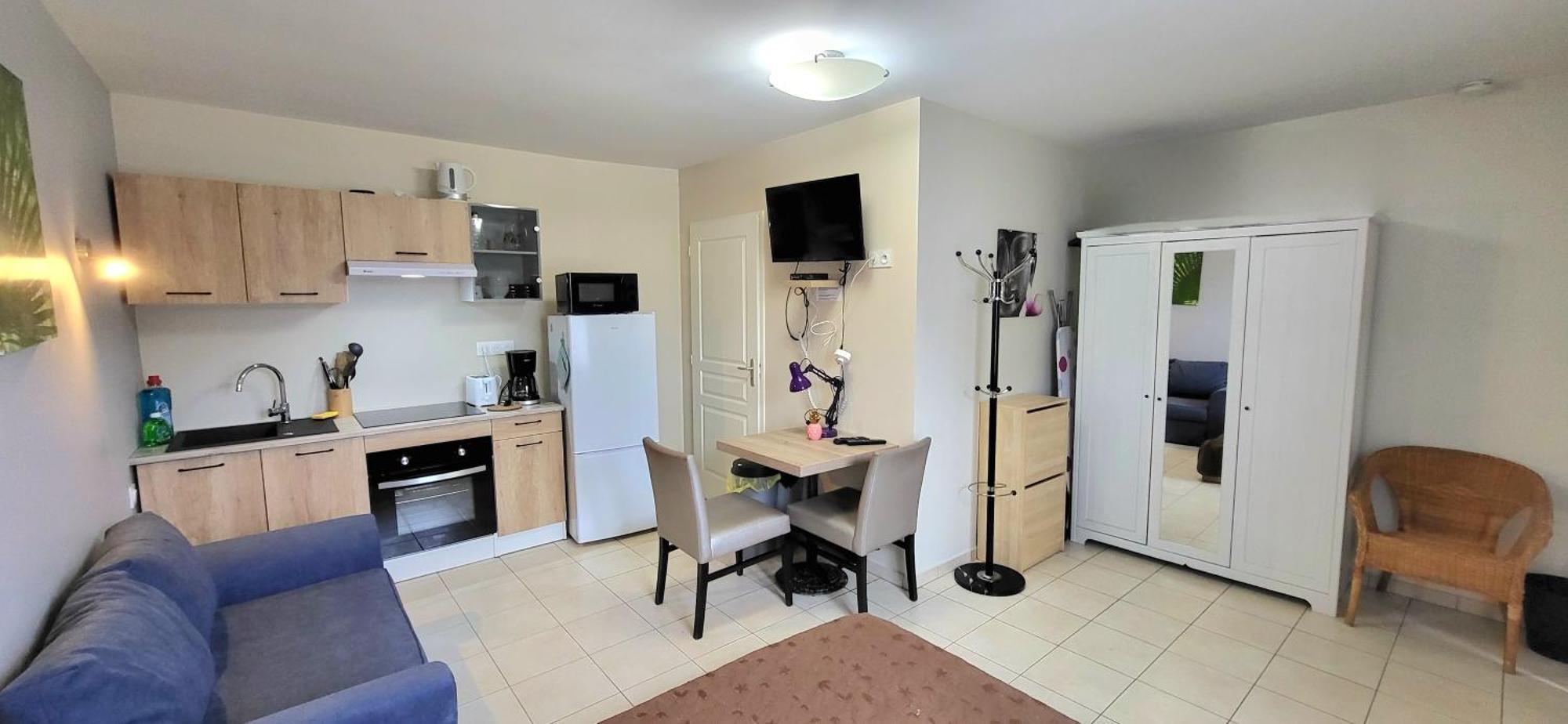 Residences Les Sansonnets "Appartements & Studios" Жонзак Екстериор снимка