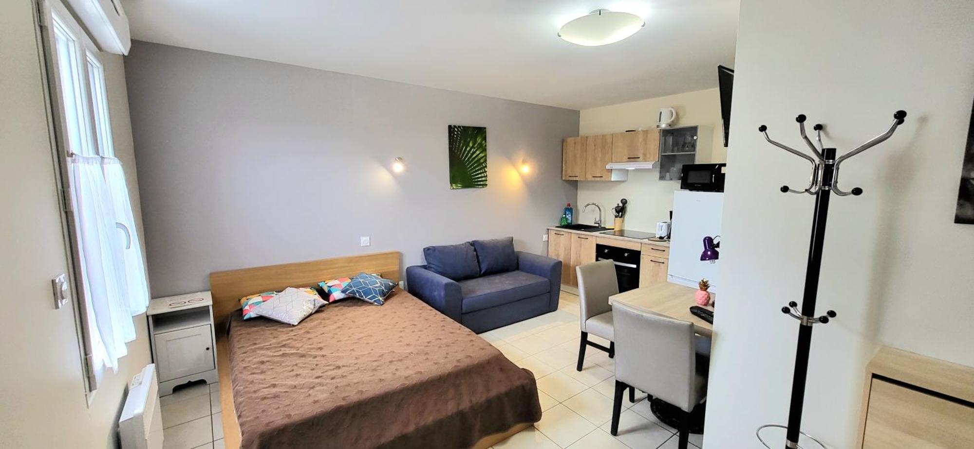 Residences Les Sansonnets "Appartements & Studios" Жонзак Екстериор снимка