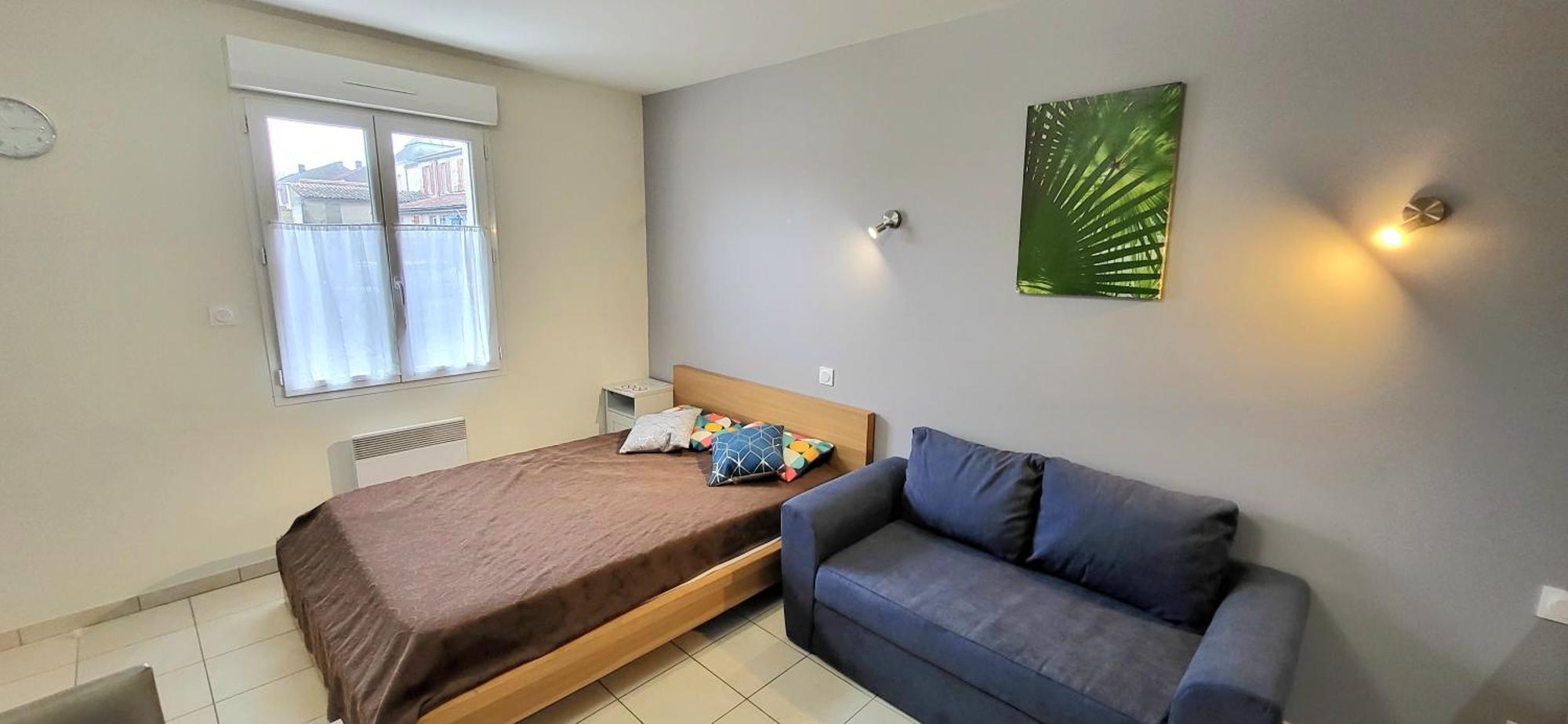 Residences Les Sansonnets "Appartements & Studios" Жонзак Екстериор снимка