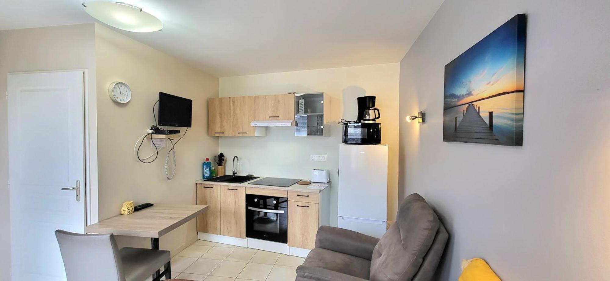 Residences Les Sansonnets "Appartements & Studios" Жонзак Екстериор снимка
