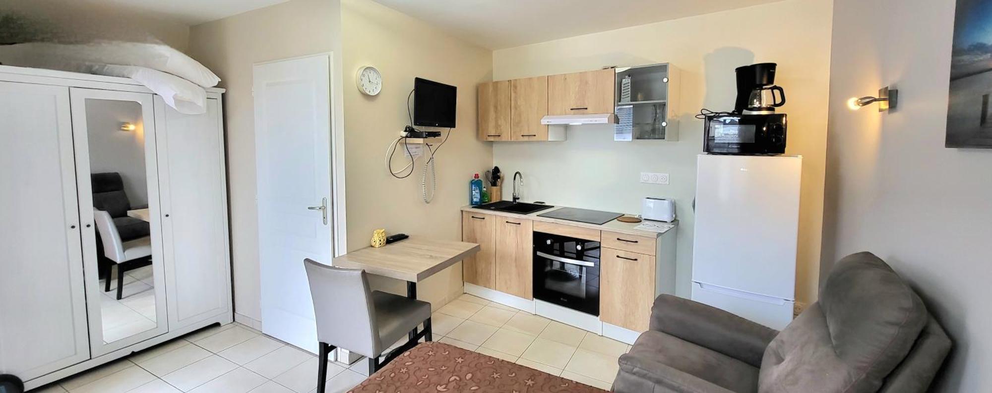 Residences Les Sansonnets "Appartements & Studios" Жонзак Екстериор снимка