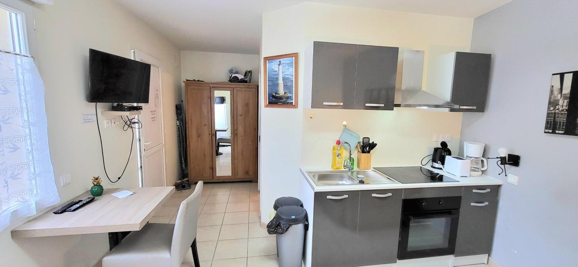 Residences Les Sansonnets "Appartements & Studios" Жонзак Екстериор снимка