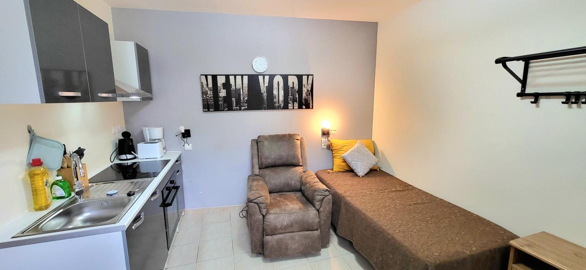 Residences Les Sansonnets "Appartements & Studios" Жонзак Екстериор снимка
