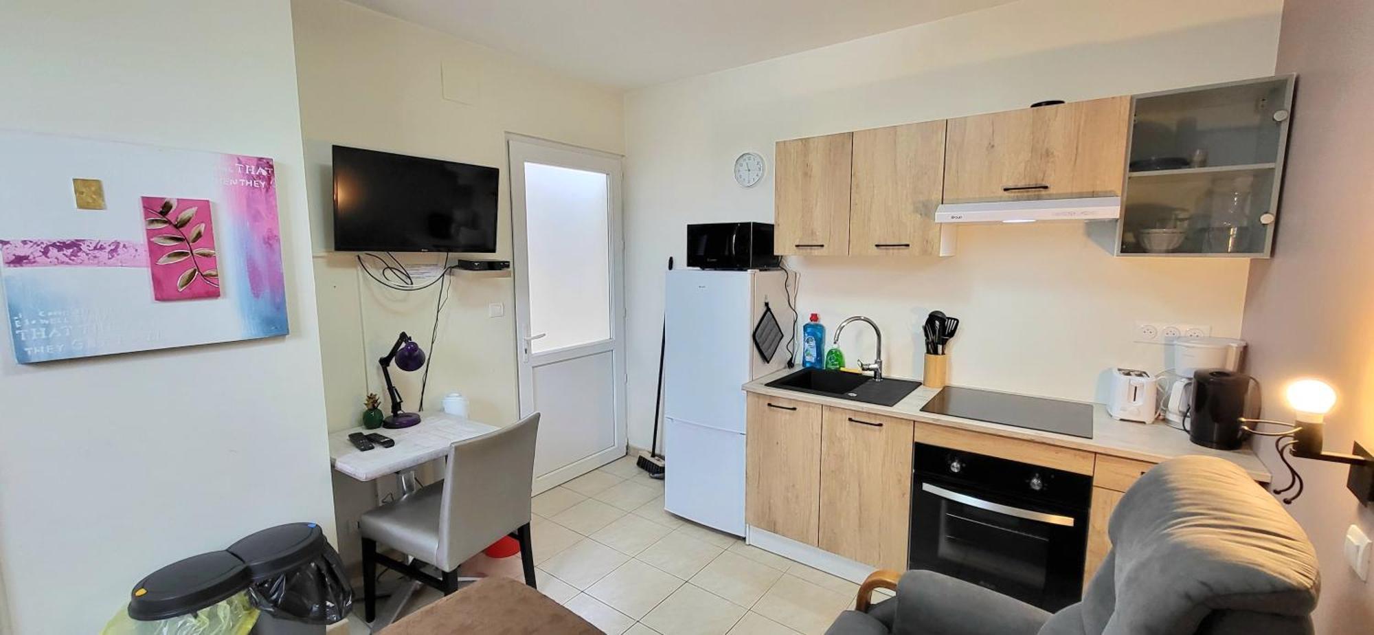 Residences Les Sansonnets "Appartements & Studios" Жонзак Екстериор снимка