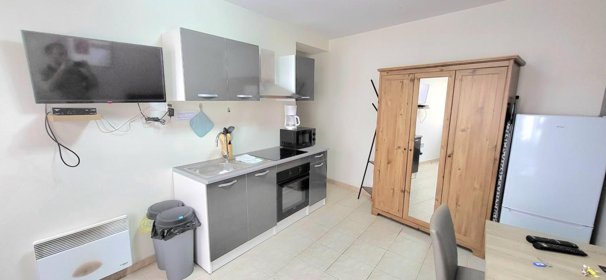 Residences Les Sansonnets "Appartements & Studios" Жонзак Екстериор снимка