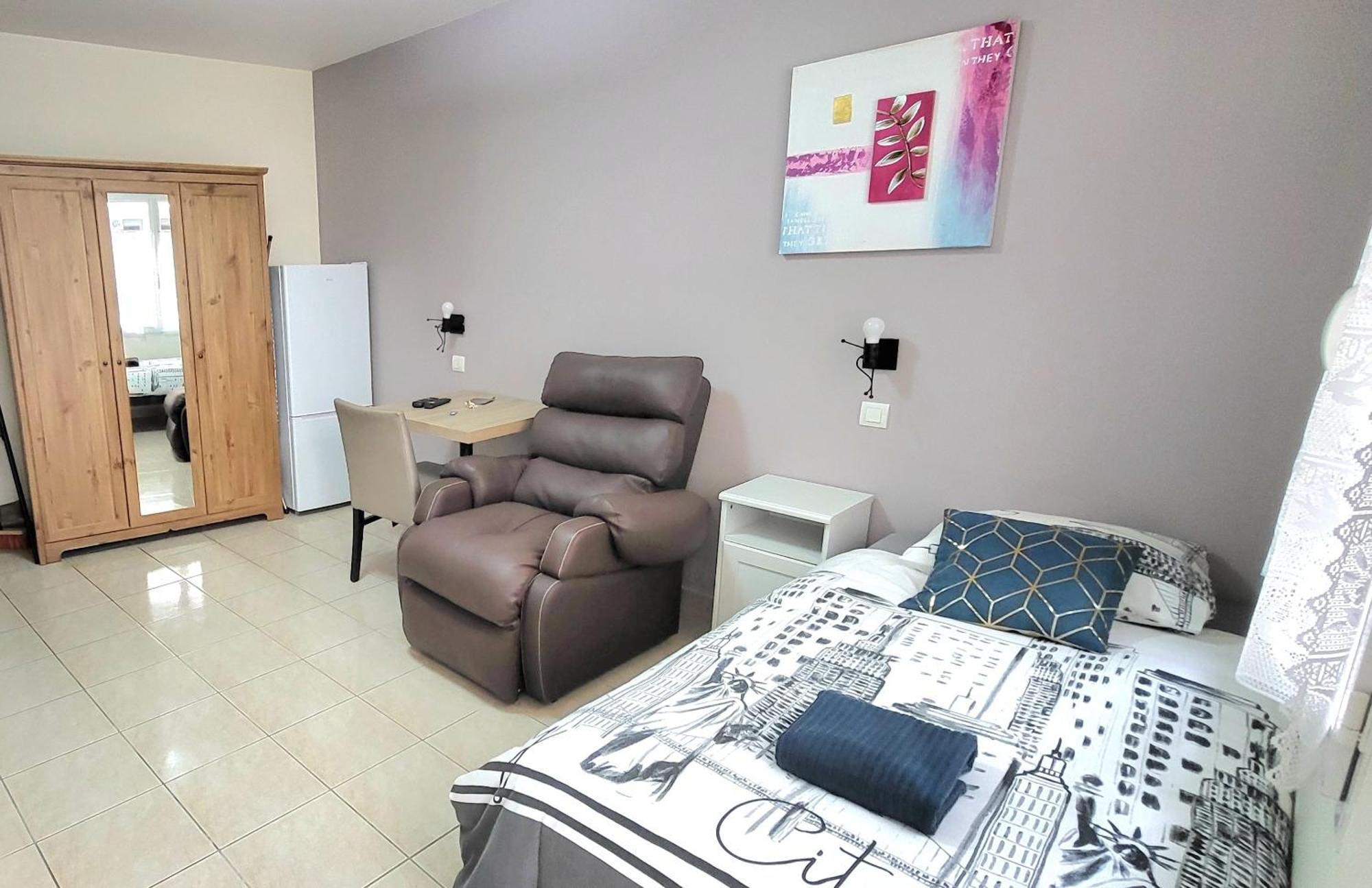 Residences Les Sansonnets "Appartements & Studios" Жонзак Екстериор снимка