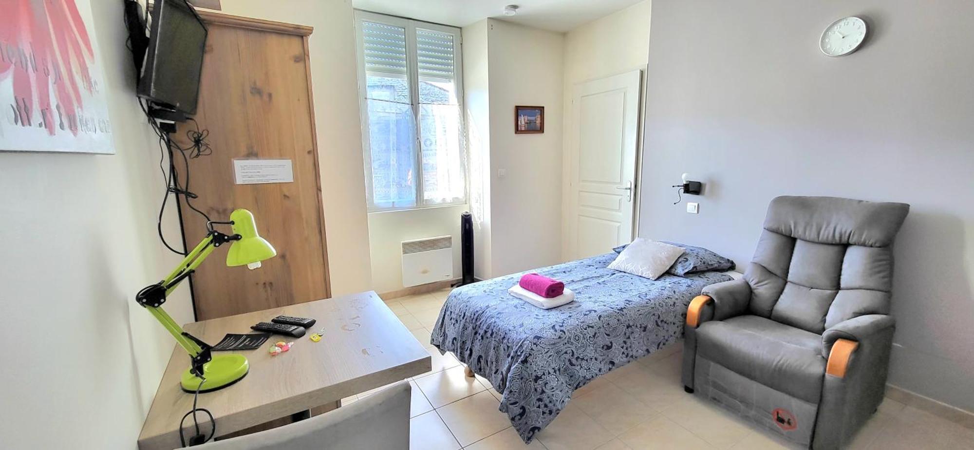 Residences Les Sansonnets "Appartements & Studios" Жонзак Екстериор снимка