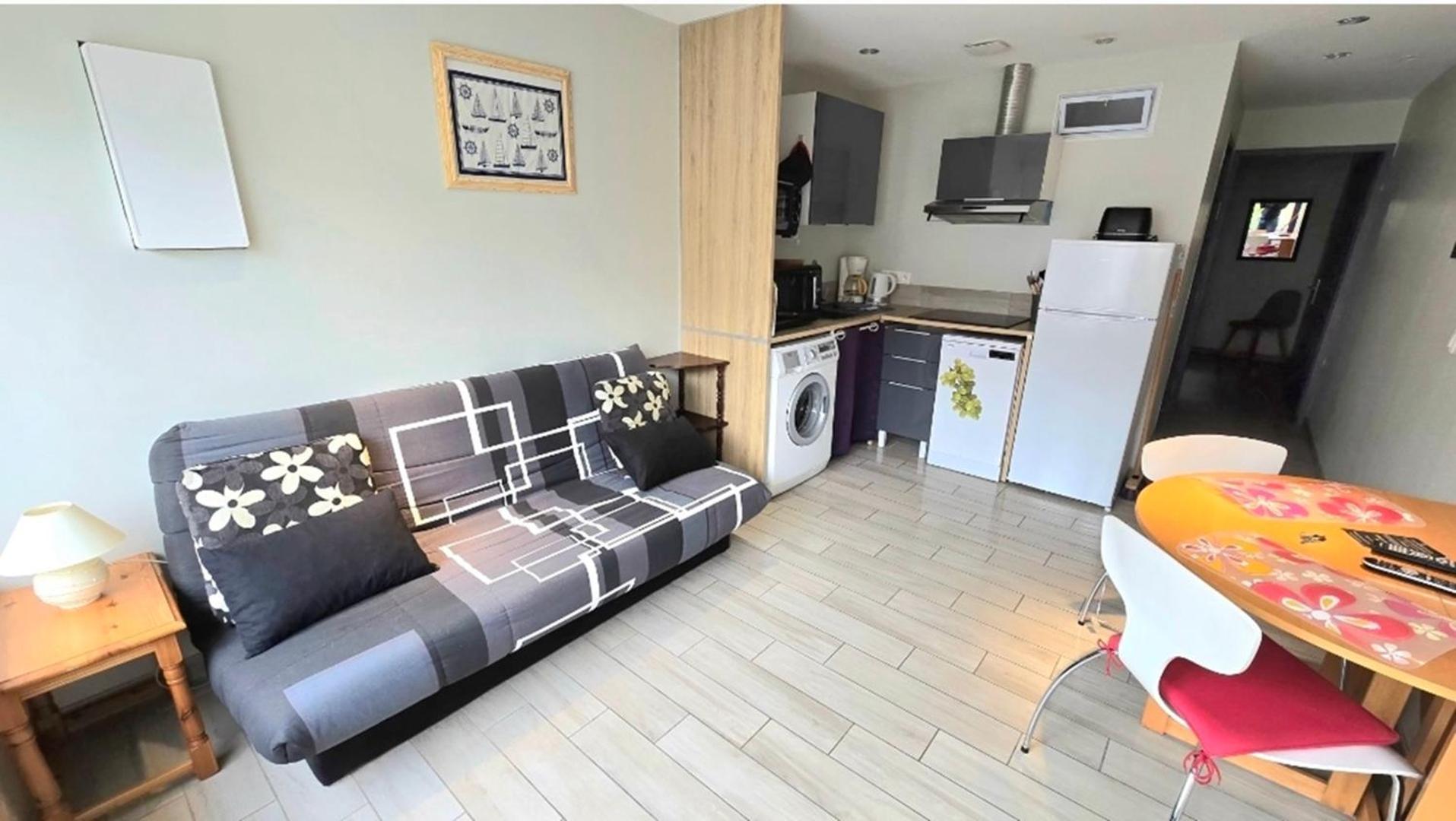 Residences Les Sansonnets "Appartements & Studios" Жонзак Екстериор снимка