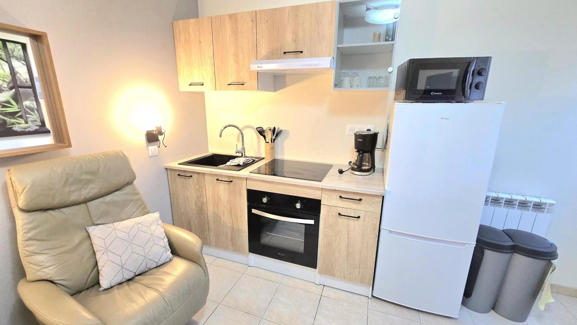 Residences Les Sansonnets "Appartements & Studios" Жонзак Екстериор снимка
