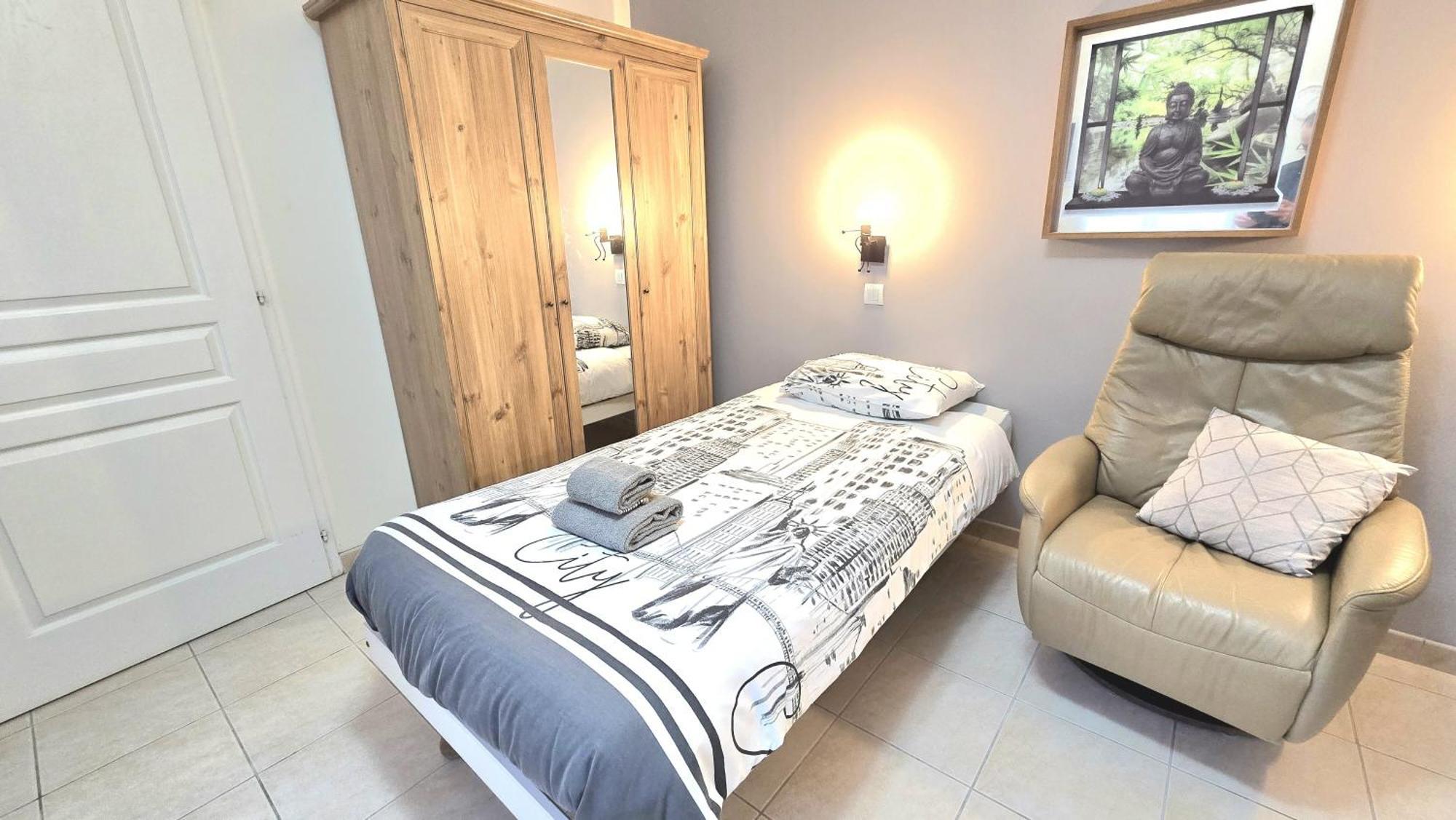 Residences Les Sansonnets "Appartements & Studios" Жонзак Екстериор снимка